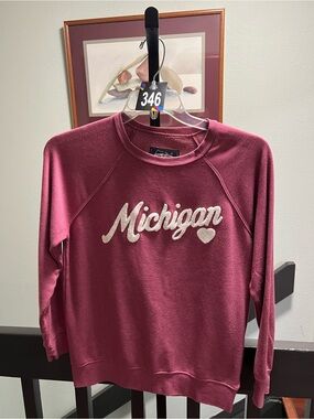 State of Mind Rose Michigan Script Pullover Sweatshirt with Thumb Hole #346